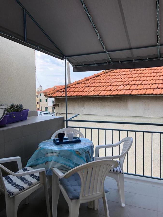 Studio Apartman Salis Vodice Appartamento Esterno foto