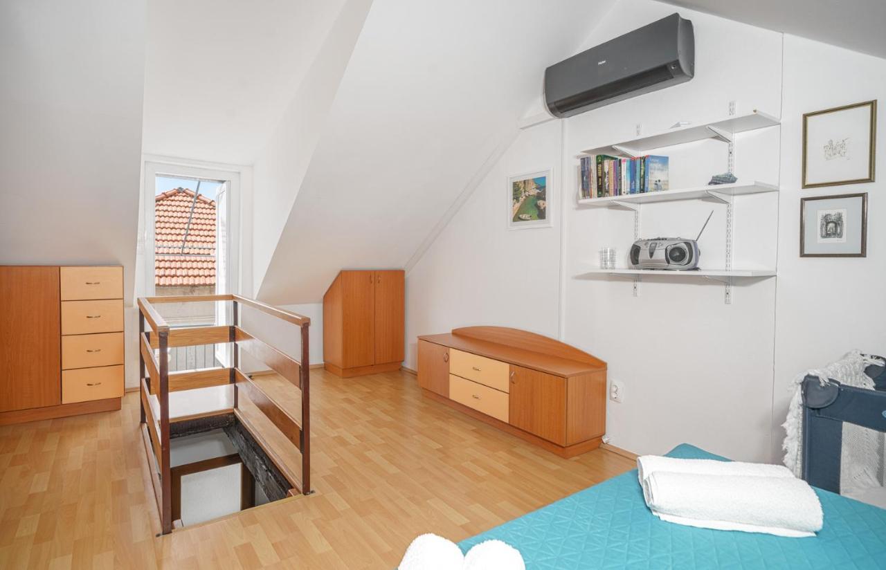 Studio Apartman Salis Vodice Appartamento Esterno foto